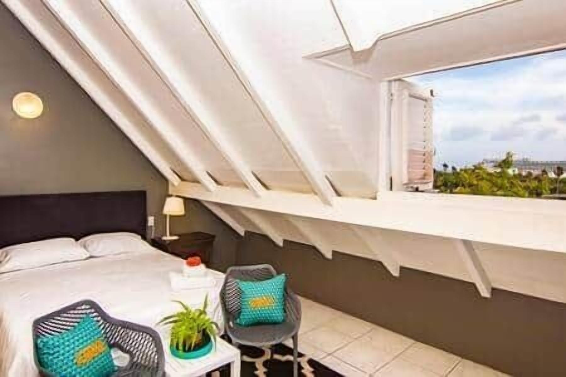 2 bedrooms, in-room safe, desk, iron/ironing board