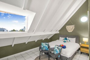 2 bedrooms, in-room safe, desk, iron/ironing board