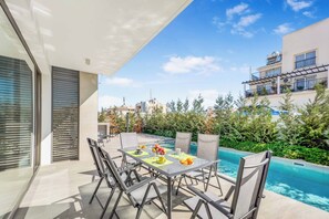 Outdoor dining - Azure Seaview Garnet Villa (Paralimni)