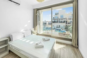 3 bedrooms, WiFi, bed sheets - Azure Seaview Garnet Villa (Paralimni)