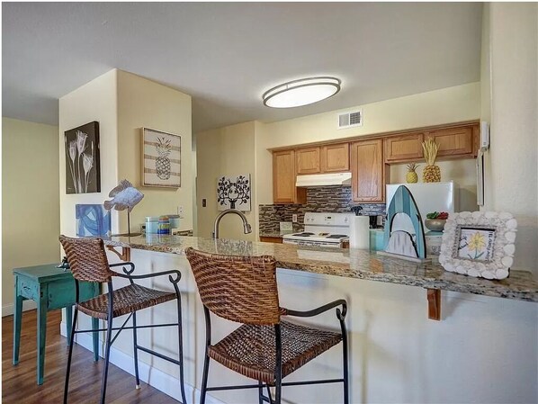 Private kitchen - Ocean view Condo with Balcony 5 mins Walk to Beach (Corpus Christi)
