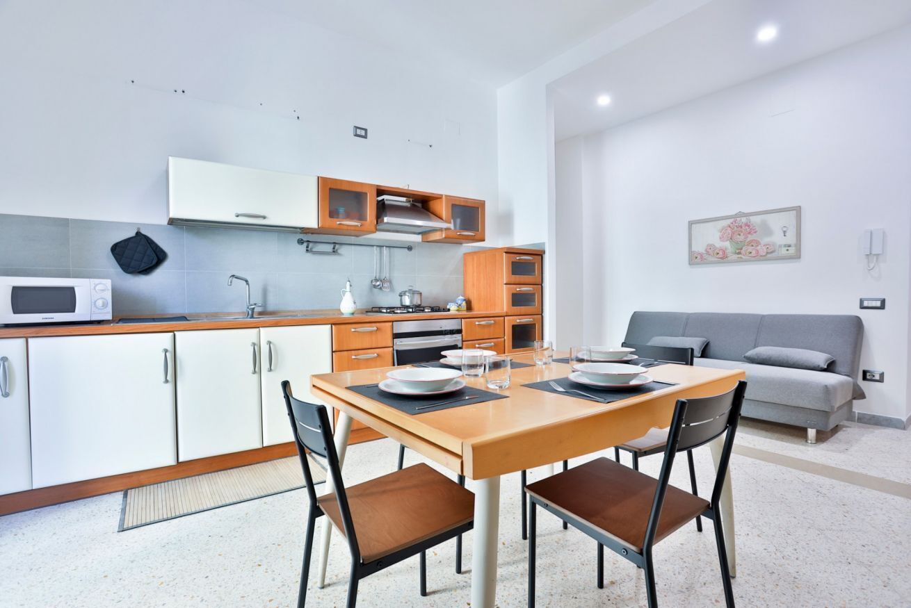 Kjøleskap, mikrobølgeovn og brødrister