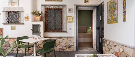 تناول الطعام بالخارج