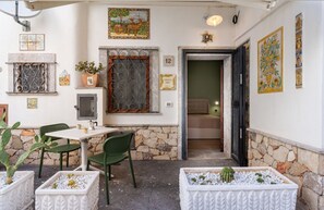 Outdoor dining - GuestHost Cascer's Home lovely studio in Taormina (Taormina)