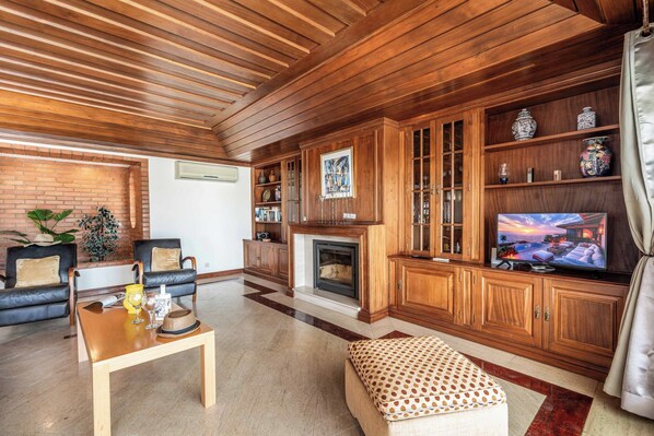 Smart TV, table tennis