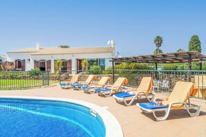 Een verwarmd zwembad