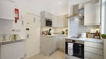 Mini-fridge, microwave, oven, stovetop