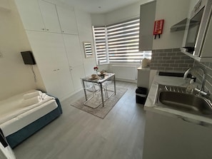 Classic Studio, Patio - Central Harrow 5 Studio Apartment Block (Harrow)