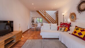 TV - Soltroia Duplex, Lake & Beach by LovelyStay (Carvalhal)