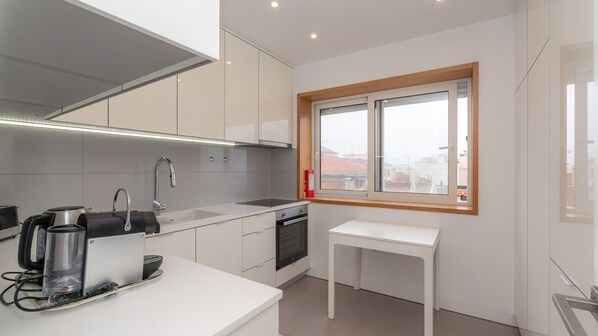 Fridge, microwave, oven, stovetop