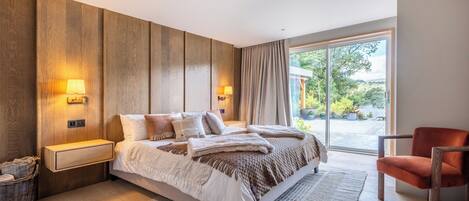 4 bedrooms, individually decorated, individually furnished, free WiFi