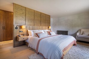 4 bedrooms, individually decorated, individually furnished, free WiFi