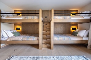 4 habitaciones, decoración personalizada y muebles diferentes