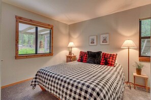 4 عدّة غرف نوم ومكواة/لوح كي وواي فاي وملاءات أسرّة