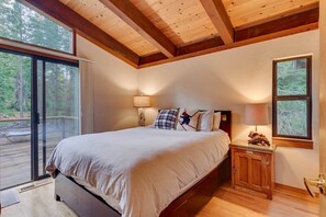 4 bedrooms, in-room safe, iron/ironing board, free WiFi