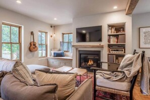 TV, fireplace