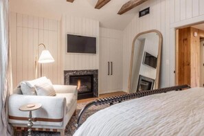 4 bedrooms, iron/ironing board, free WiFi, bed sheets - Mountain Modern Chalet (Tahoe City)