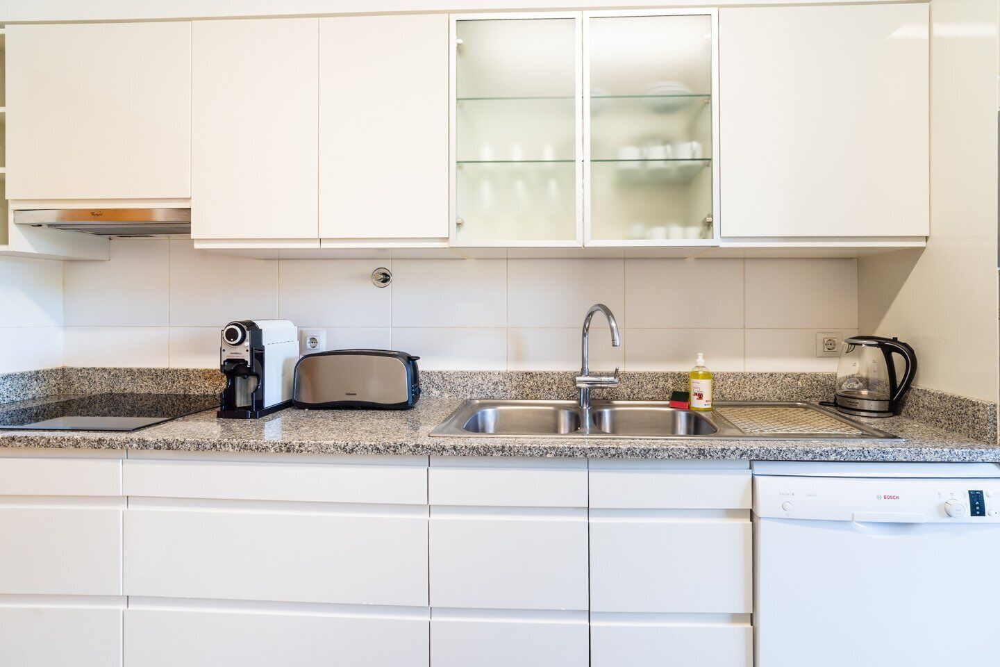 Refrigerador, microondas, horno y lavavajillas 