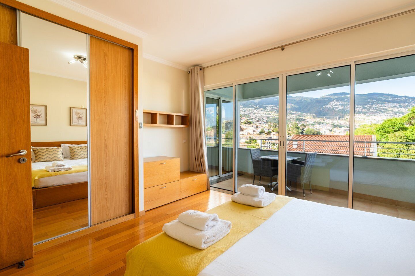 2 chambres, fer et planche à repasser, accès Internet, draps fournis