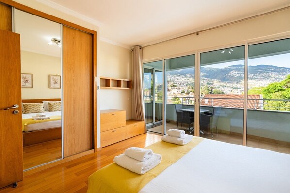 2 bedrooms, iron/ironing board, Internet, bed sheets