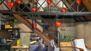 Smart TV, fireplace, books, stereo