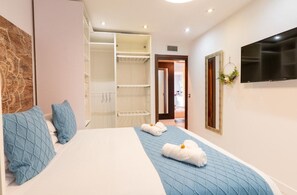 3 habitaciones, tabla de planchar con plancha, wifi y ropa de cama
