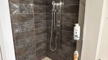 Hårtørrer, håndklæder, Sæbe, Toiletpapir