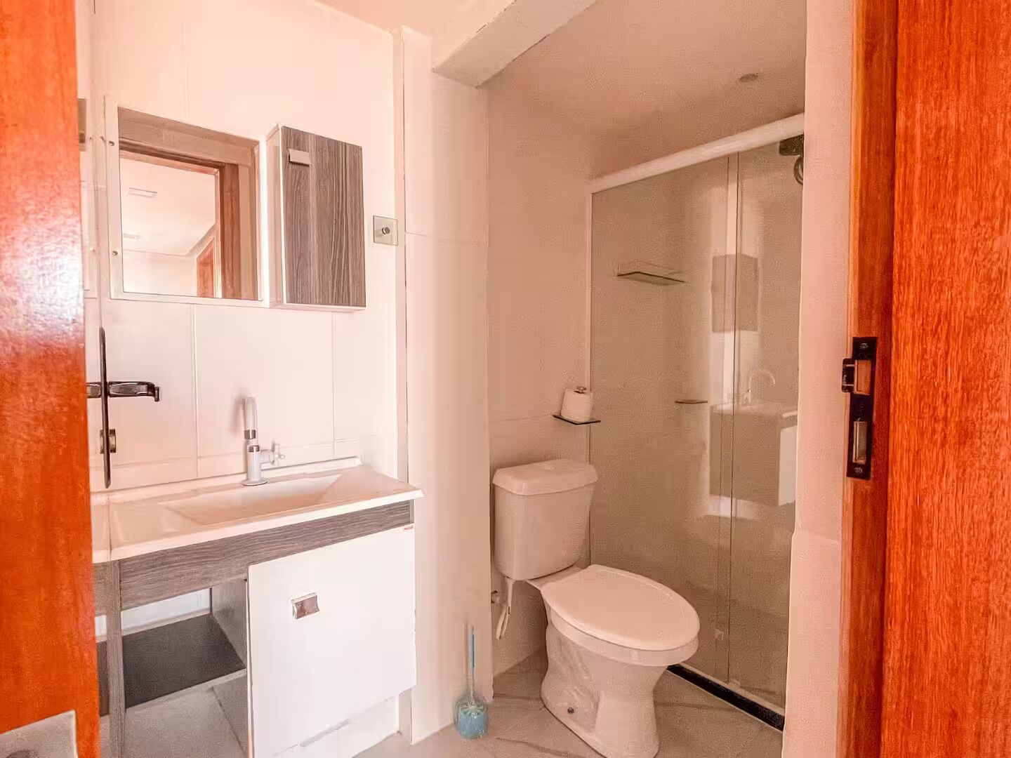 Dusche, Handtücher, Seife, Toilettenpapier