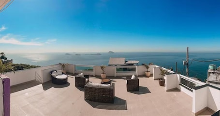Terrace/patio. Four islands