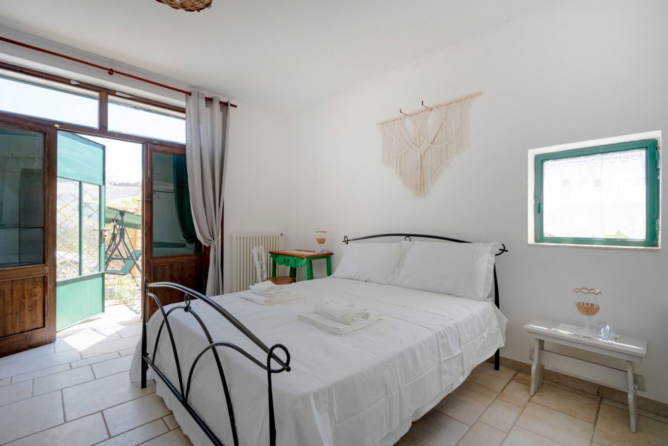 1 bedroom, iron/ironing board, travel cot