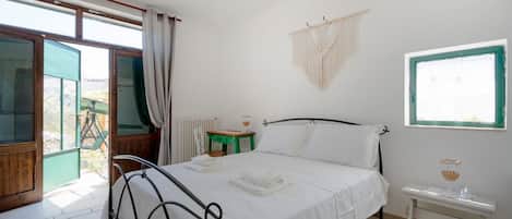 1 室のベッドルーム、アイロン / アイロン台、旅行用ベビーベッド