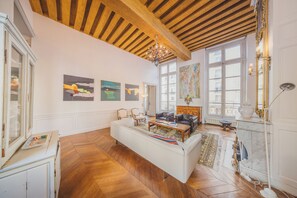 TV - Historical apartment 3BR/3.5BA  close to the river in the 7th (Paris)