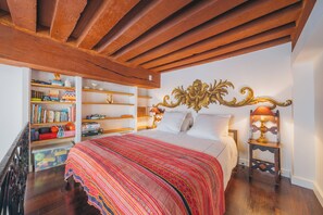 3 bedrooms, iron/ironing board, internet, bed sheets - Historical apartment 3BR/3.5BA  close to the river in the 7th (Paris)