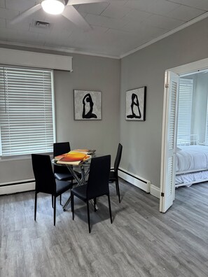 4 bedrooms, iron/ironing board, WiFi, bed sheets