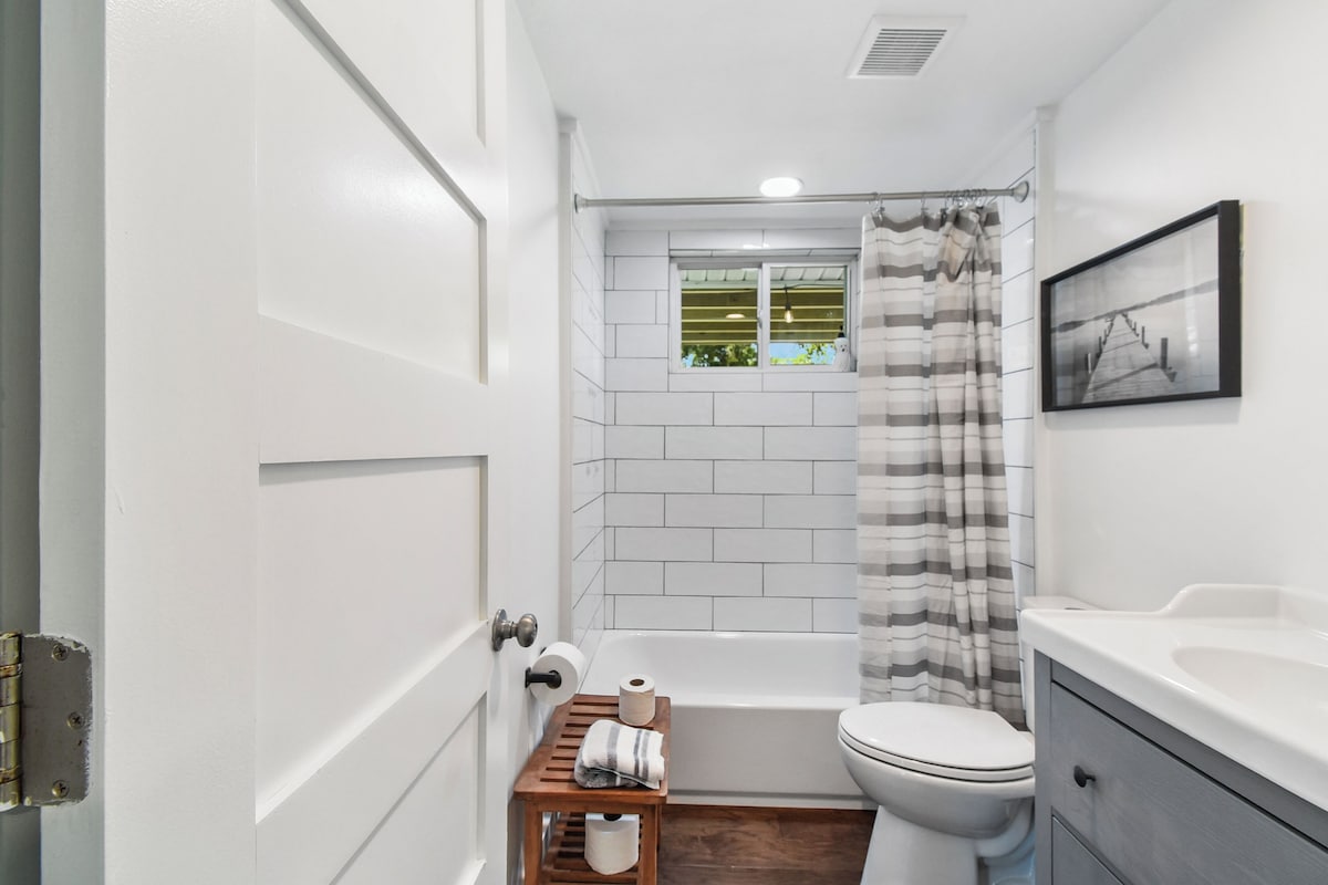 Photo 12 of Pleasant 2-bedroom cottage, Amazing back yard, Pet Friendly in St. Augustine