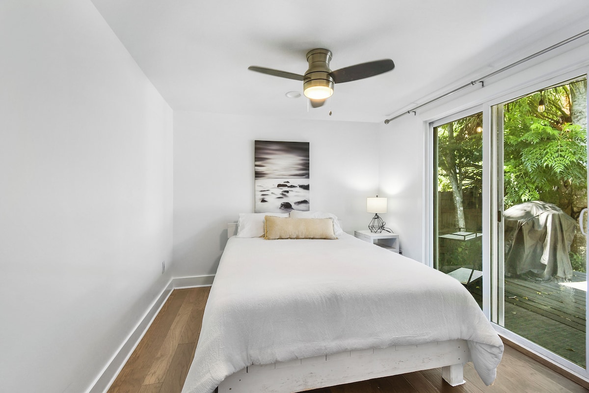 Photo 6 of Pleasant 2-bedroom cottage, Amazing back yard, Pet Friendly in St. Augustine