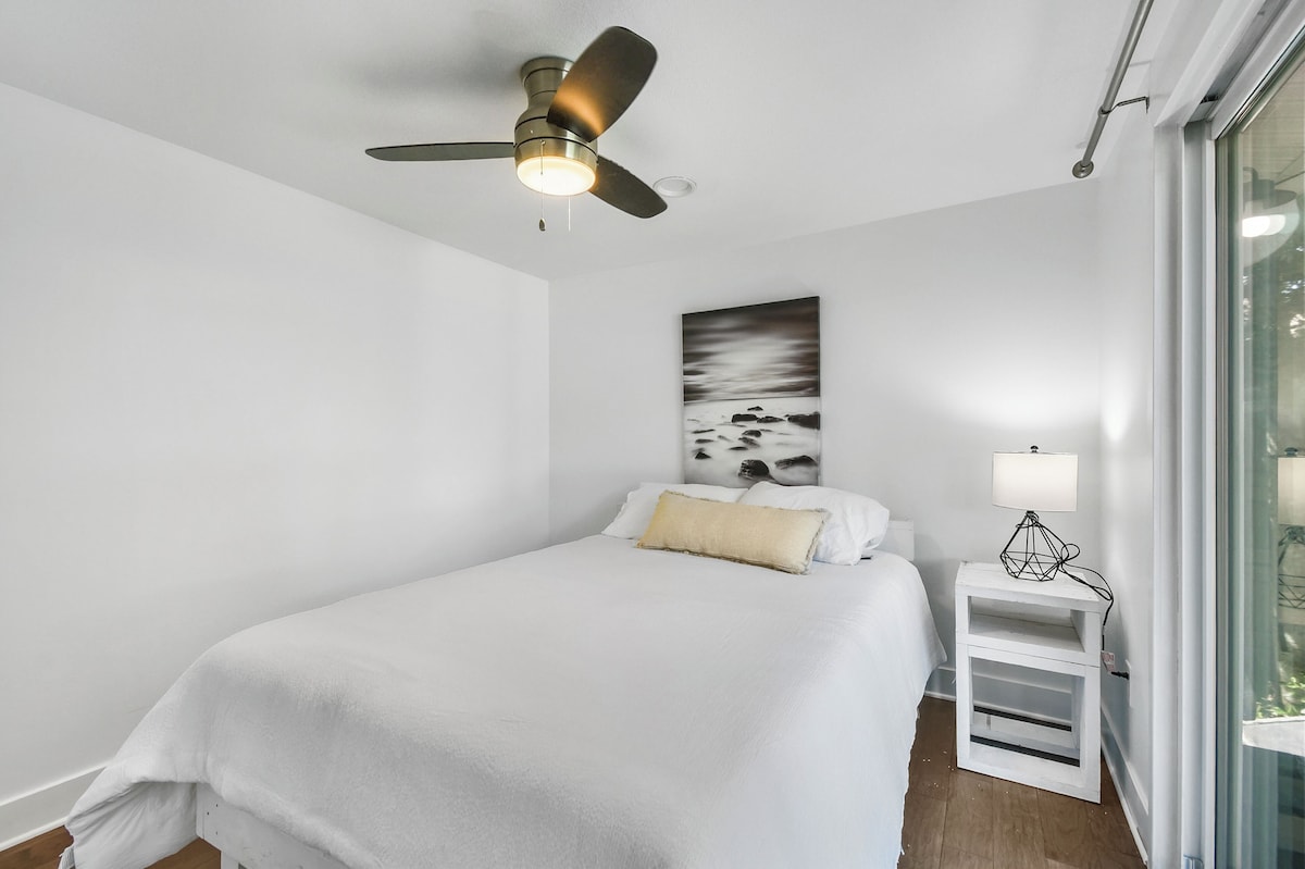 Photo 7 of Pleasant 2-bedroom cottage, Amazing back yard, Pet Friendly in St. Augustine