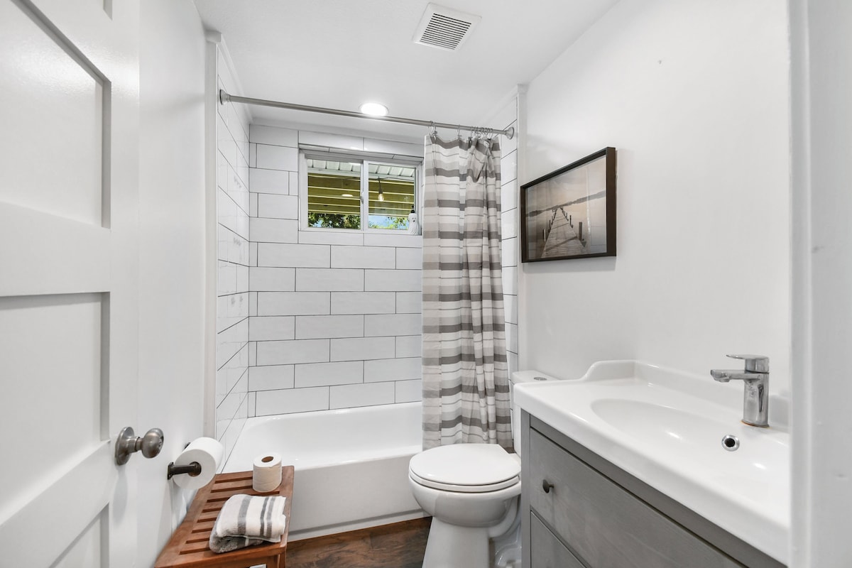 Photo 13 of Pleasant 2-bedroom cottage, Amazing back yard, Pet Friendly in St. Augustine