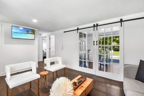 Pleasant 2-bedroom cottage, Amazing back yard, Pet Friendly in St. Augustine