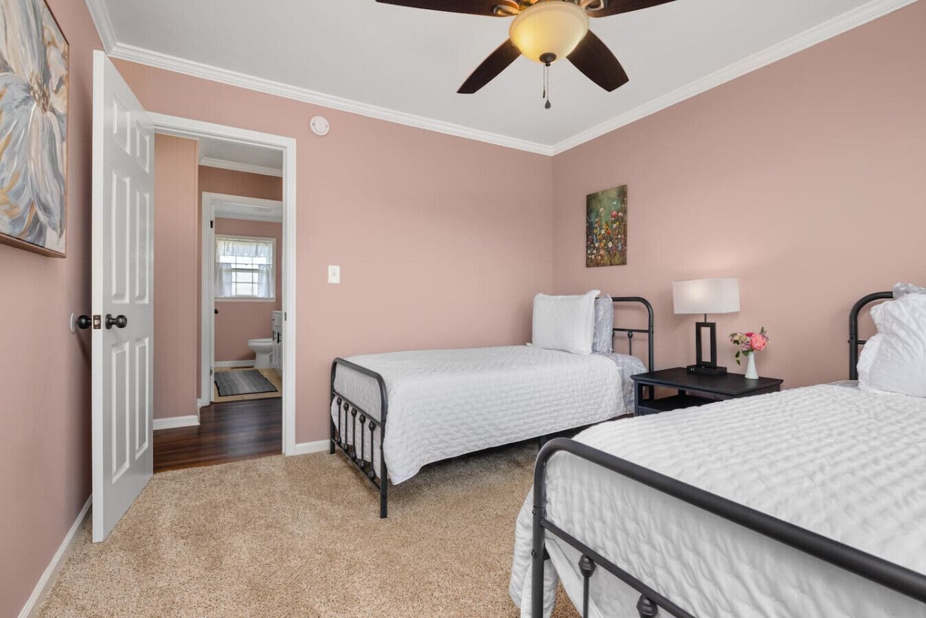 3 bedrooms, desk, iron/ironing board, WiFi (free)