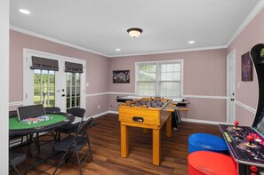 Games room - Charming Home on 1 Acre w/Game Room, WIFI, AC, EV! (Henning)