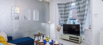 Sleep 7, Pool Table/TTennis, Free Parking, 3BR