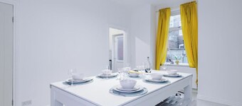 Sleep 7, Pool Table/TTennis, Free Parking, 3BR