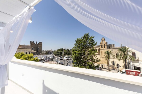 المنطقة المحيطة بالمنشأة