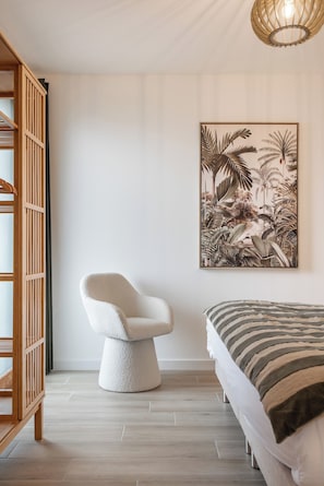 3 chambres, fer et planche Ă repasser, draps fournis