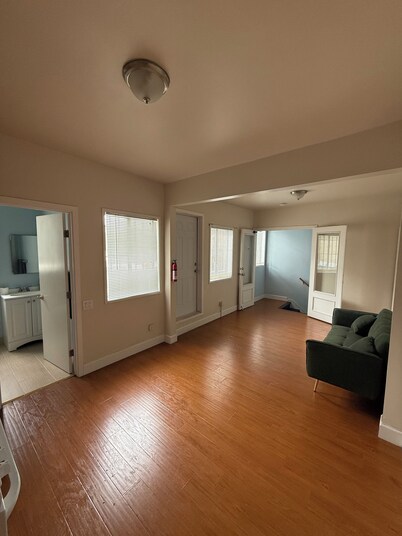 Urban 2-bedroom apartment in San Francisco with Patio & Parking