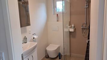 Standard Studio, Garden View | Bathroom