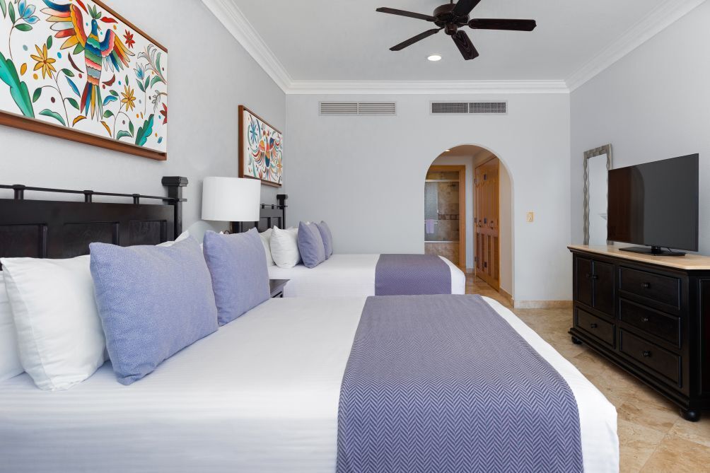 Iron/ironing board, bed sheets