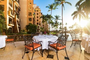 Outdoor dining - Riviera Nayarit Tropical Escape (Sur Flamingos Nuevo Vallarta)