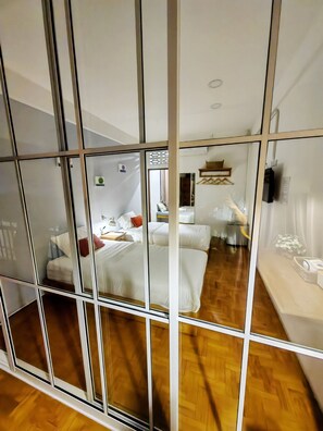 Desk, free WiFi - Chiang Mai Gate House (Chiang Mai)